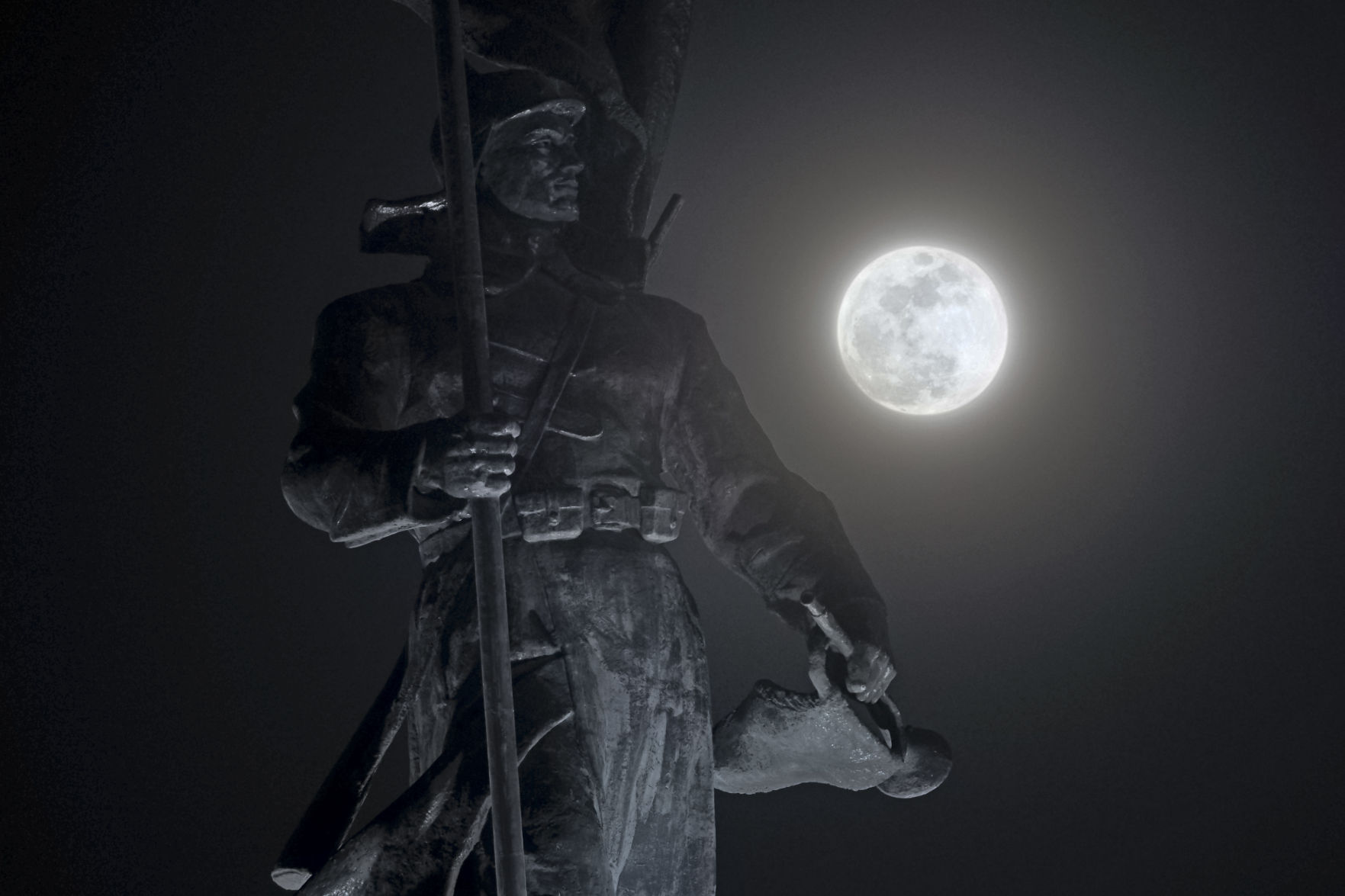 Russia Full Moon